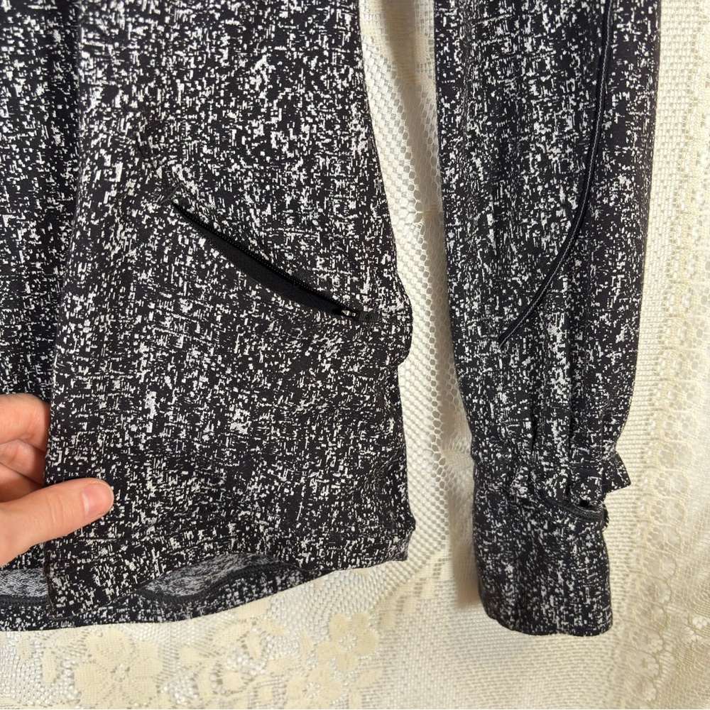 Lululemon Extra Mile Long Sleeve Running Luon Suited Jacquard Black White Size 4 - Picture 14 of 14